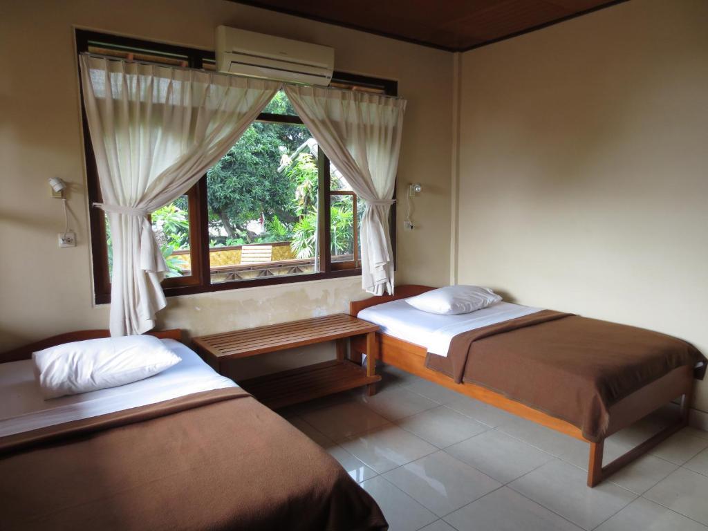 Paradise Palm Beach Bungalows And Dive Center Tulamben  Room photo