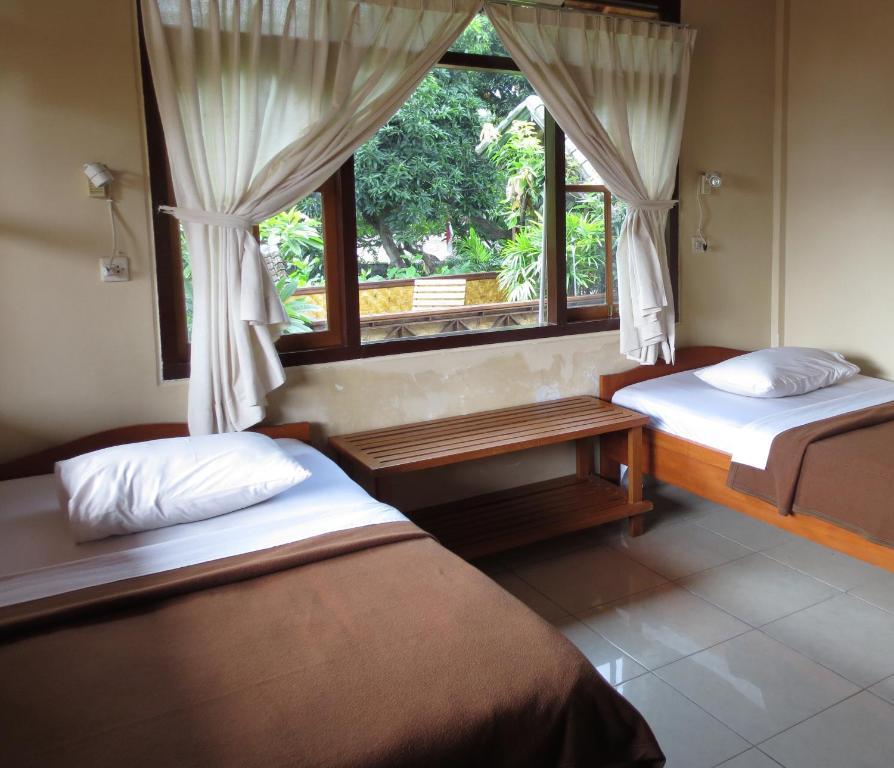 Paradise Palm Beach Bungalows And Dive Center Tulamben  Room photo