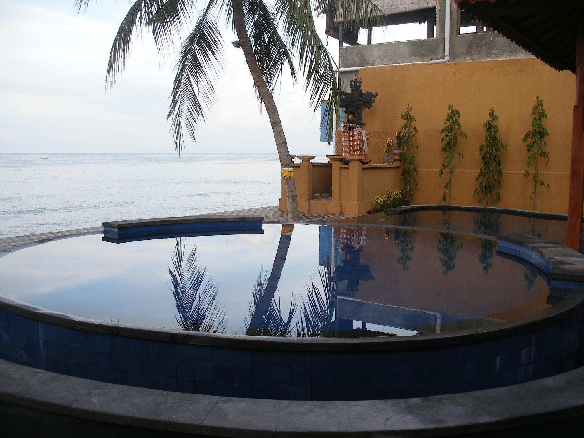 Paradise Palm Beach Bungalows And Dive Center Tulamben  Exterior photo